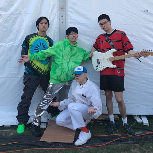 Hyukoh/instagram.com/hyukohofficial mereka sering mencampur dan mencocokkan elemen musik dari genre yang berbeda. Hal itu dilakukan untuk menciptakan soundscapes baru dan fokus dengan apa yang ingin mereka buat