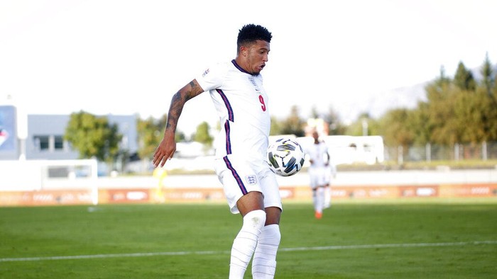 Englands Jadon Sancho controls the ball during the UEFA Nations League soccer match between Iceland and England in Reykjavik, Iceland, Saturday, Sept. 5, 2020. (AP Photo/Brynjar Gunnarson)
