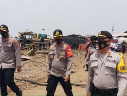 Kapolres Pelabuhan Tanjung Priok Cek Lokasi Tawuran di Laut Jakarta