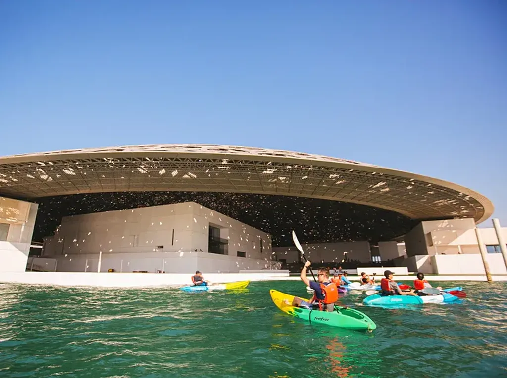 Baru Nih, Kayaking di Museum Louvre Abu Dhabi