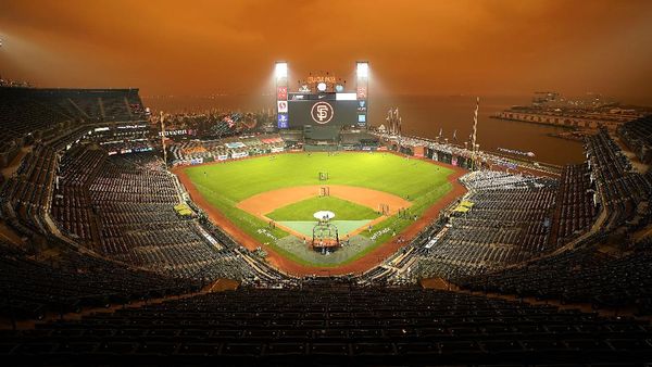 Foto Ngeri! Langit California Berwarna Oranye