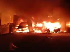 Pabrik Furnitur hingga Mobil di Cakung Terbakar, 20 Unit Damkar ke TKP