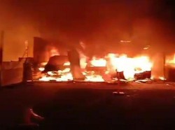 Pabrik Furnitur hingga Mobil di Cakung Terbakar, 20 Unit Damkar ke TKP