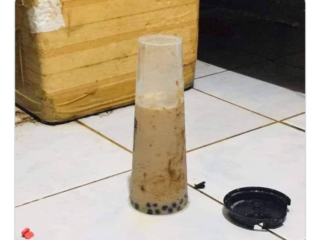 Lihat Minuman Boba Tumpah, Netizen Beri Solusi Kreatif dan Nyeleneh Lihat Minuman Boba Tumpah, Netizen Beri Solusi Kreatif dan Nyeleneh