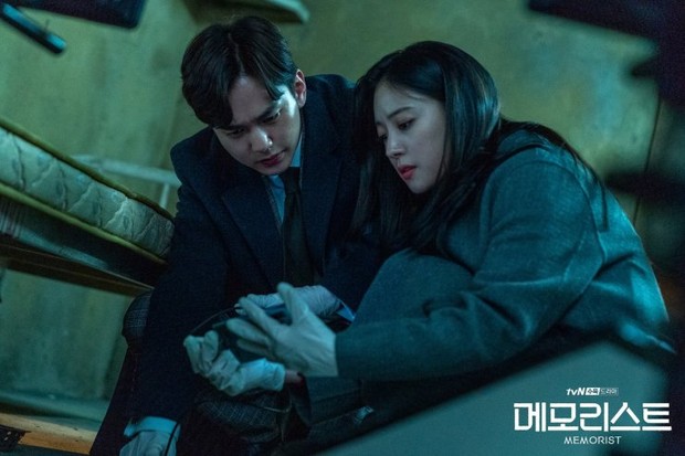 Dong Baek (Yoo Seung Hoo)  bertemu dengan Han Sun Mi (Lee Se Young) seorang profiler jenius dan bekerja sama untuk menuntaskan kasus pembunuhan tersebut.
