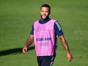 Depay Menuju Barcelona, Van Gaal Sebut-sebut Messi dan Ronaldo