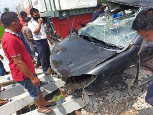 Korban Tewas MPV Tertabrak Kereta Api di Malang Bertambah Jadi 3 Orang
