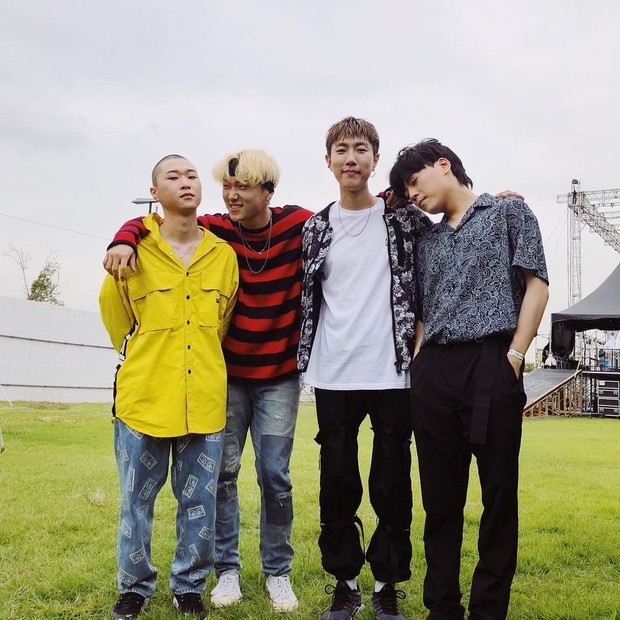 O.O.O.facebook.com/bandoutofoffice Memiliki banyak karakter untuk musiknya dan suara yang khas menjadikan grup band ‘O.O.O’ ini sebagai salah satu grub band rock favorit banyak orang.