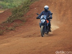 KTM 390 Adventure: Motor Rakitan Gresik Rasa Austria, Siap Diajak Blusukan!