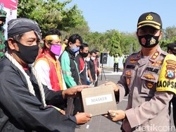 Ada Acara Bagi-bagi Masker di Tuban Cegah Klaster Pilkada