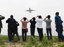 Rupa Pesawat Komersial Made in China