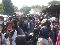 Video Kerumunan Pelamar Kerja Pabrik di Purwakarta Dibubarkan Polisi