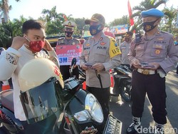 Puluhan Ribu Masker Dibagikan ke Warga Kediri Kota di 25 Titik