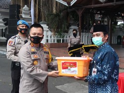 Deklarasi Pilkada Gresik Damai dan Sehat Digelar, Warga Dibagikan Masker