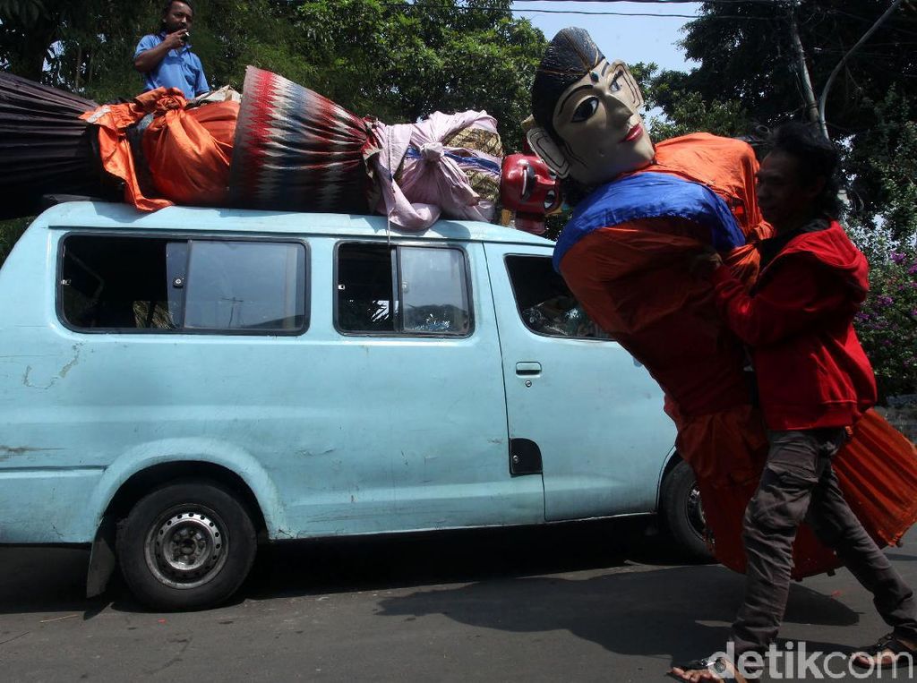 Jakarta Larang Ondel-ondel Untuk Mengemis