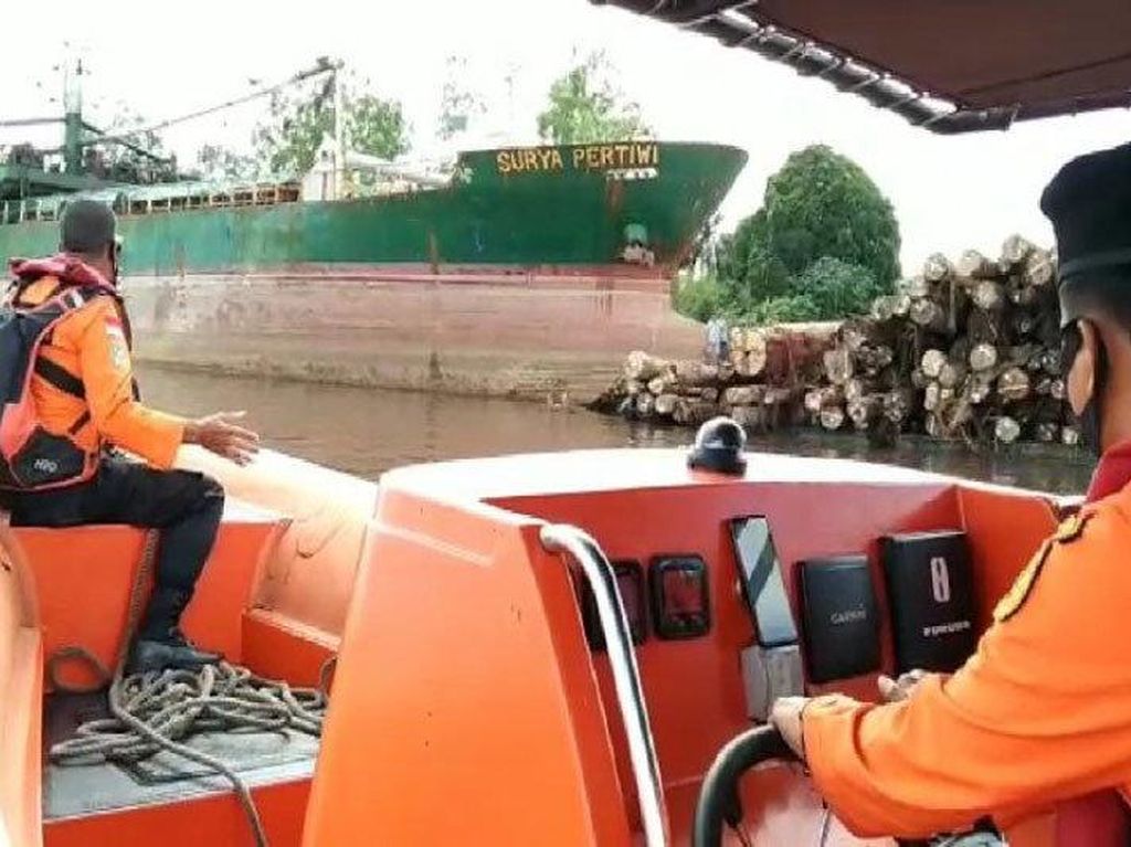 3 Kapal Tabrakan Beruntun di Kalteng, 1 Nakhoda Hilang 3 Kapal Tabrakan Beruntun di Kalteng, 1 Nakhoda Hilang