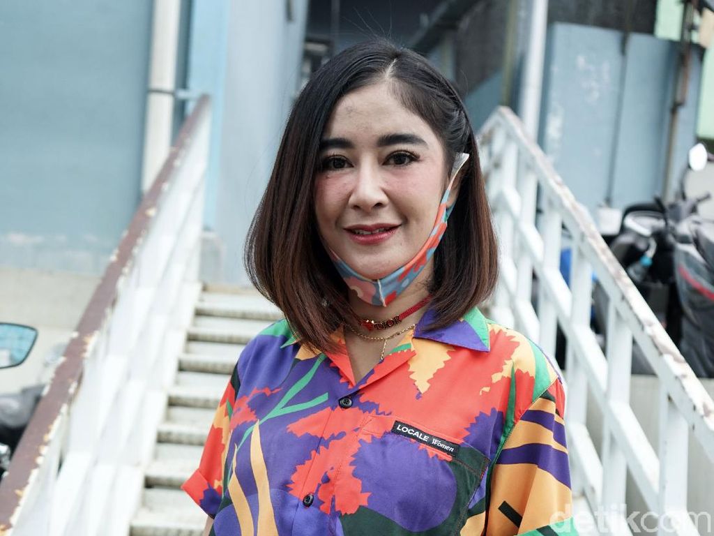 Job Ditunda Usai PSBB, Uut Permatasari Pasrah Job Ditunda Usai PSBB, Uut Permatasari Pasrah