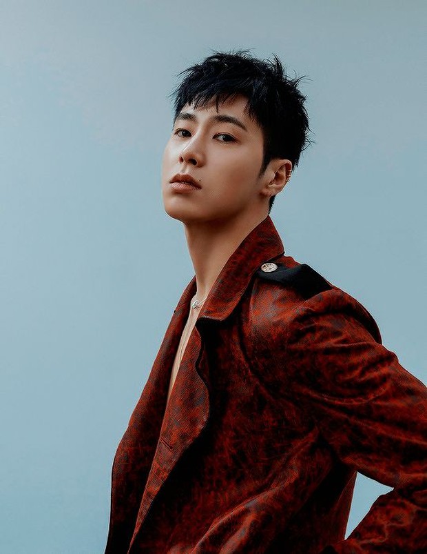 Pernah diberi minuman bercampur lem dan mengakibatkan Yunho segera dilarikan ke UGD.