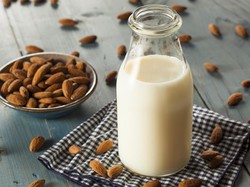 7 Manfaat Susu Almond untuk Kesehatan, Minuman Paling Hits Saat Ini