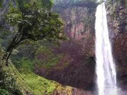 Sudah Pernah ke Air Terjun Mandi Angin?