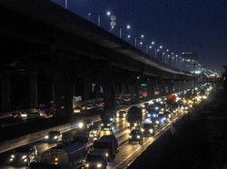 Sejumlah Titik di Tol Jakarta-Cikampek Macet Malam Ini