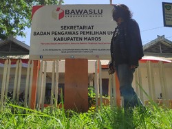 Oknum ASN di Maros Pose 2 Jari Bareng Chaidir Dinyatakan Langgar Netralitas