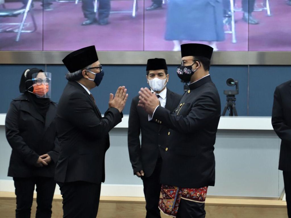 Gubernur Anies Resmikan Anggota Dewan Kesenian Jakarta Periode 2020-2023 Gubernur Anies Resmikan Anggota Dewan Kesenian Jakarta Periode 2020-2023