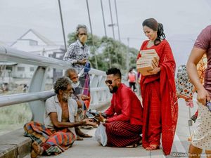 Viral, Pasangan Baik Hati Bagi Makanan untuk Gelandangan di Hari Pernikahan Viral, Pasangan Baik Hati Bagi Makanan untuk Gelandangan di Hari Pernikahan