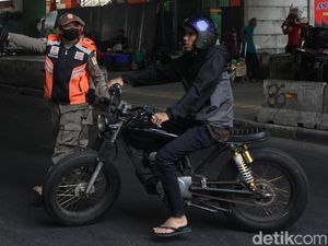 Ingat! Ini Sanksi Bagi Pelanggar Ketentuan Berkendara saat PSBB Total