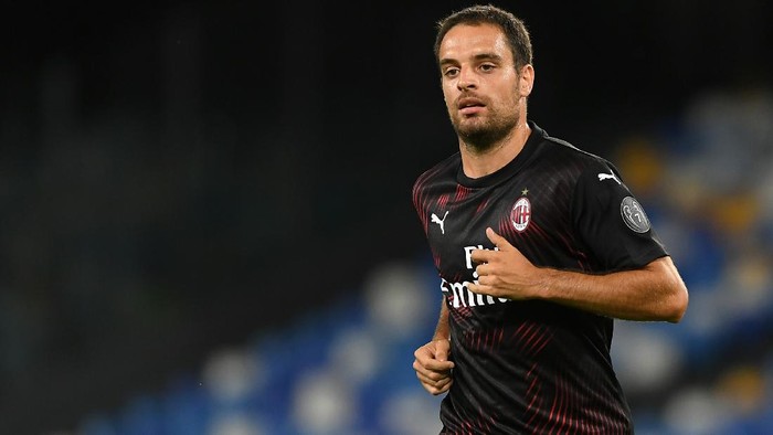 NAPLES, ITALY - JULY 12: Giacomo Bonaventura of AC Milan during the Serie A match between SSC Napoli and  AC Milan at Stadio San Paolo on July 12, 2020 in Naples, Italy. (Photo by Francesco Pecoraro/Getty Images)