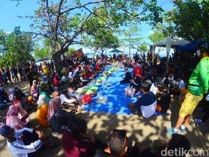 Potret Kemeriahan Hajat Laut Pangandaran Potret Kemeriahan Hajat Laut Pangandaran