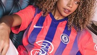 Kalau ini tampilan jersey ketiga Chelsea. Sepintas mirip jersey klub Liga Inggris lainya, Crystal Palace (Instagram)