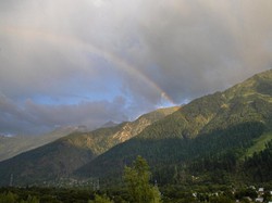 Pasukan India dan Pakistan Baku Tembak di Kashmir, 13 Orang Tewas