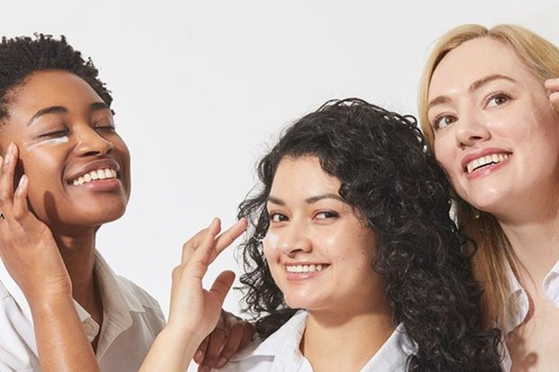 salah satu cara mengatasi jerawat yaitu dengan menggunakan satu atau dua produk saja tapi mampu bekerja efektif