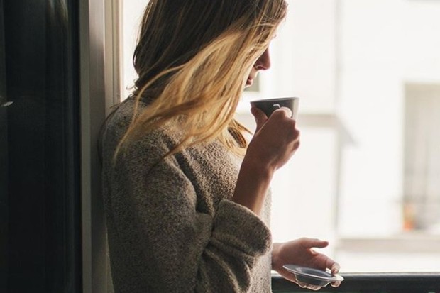 menjaga usus sehat dengan mengonsumsi makanan sumber probiotik merupakan kebiasaan yang ampuh atasi jerawat