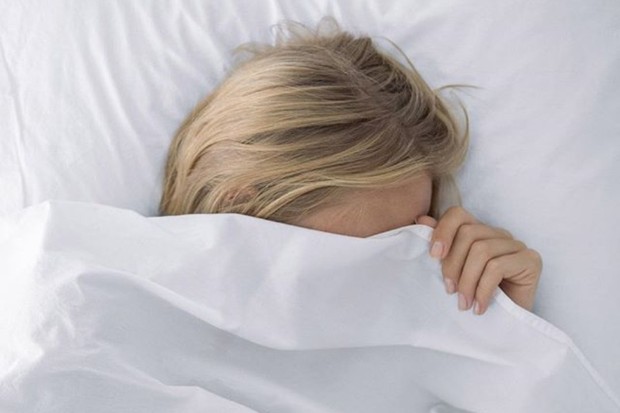 rajin mencuci dan mengganti sprei, selimut, dan sarung banyak merupakan kebiasaan yang ampuh atasi jerawat