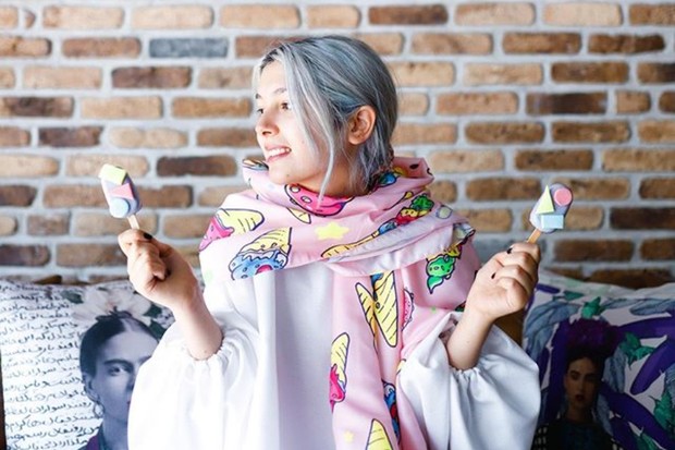 menghindari konsumsi whey protein dan produk susu seperti keju, susu, atau es krim merupakan kebiasaan yang ampuh atasi jerawat