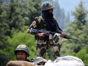 India Pulangkan Tentara China yang Ditangkap di Perbatasan Sengketa