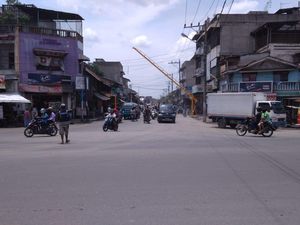 Protes Banyak Truk Besar Melintas, Warga Sempat Blokir Jalan Rusak di Medan Protes Banyak Truk Besar Melintas, Warga Sempat Blokir Jalan Rusak di Medan