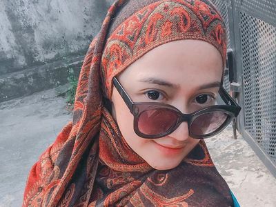 8 Gaya Hijab Marcella Simon, Bintang Sinetron yang Berhijab Setelah Mualaf
