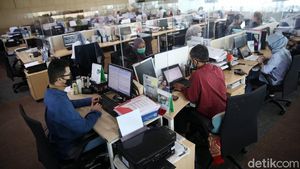 Melihat Aktivitas Perkantoran Jelang PSBB Total