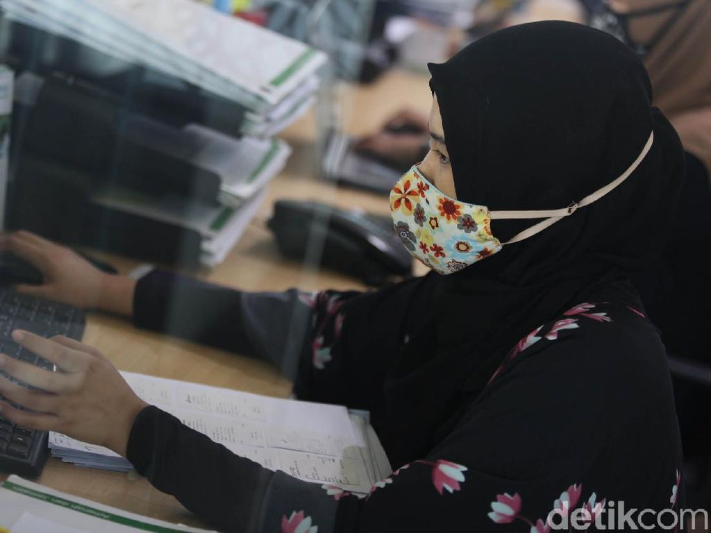 Klaster Corona di Perkantoran Naik, Satgas Ingatkan WFO Hanya 50 Persen Klaster Corona di Perkantoran Naik, Satgas Ingatkan WFO Hanya 50 Persen