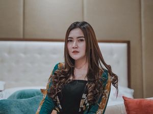 Isak Tangis Eny Sagita Ungkap Alasan Bongkar Aib Nella Kharisma Isak Tangis Eny Sagita Ungkap Alasan Bongkar Aib Nella Kharisma
