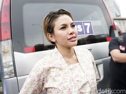 Nikita Mirzani Siap Patuhi Prosedur Wajib Lapor di Polresta Serang Kota