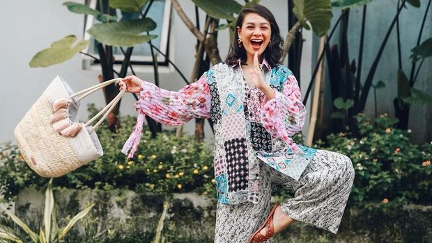 OOTD kemeja paling trendi selama pandemi corona