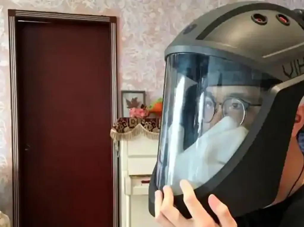 Pelajar Ini Ciptakan Helm Kesehatan yang Bisa Simpan Makanan Pelajar Ini Ciptakan Helm Kesehatan yang Bisa Simpan Makanan