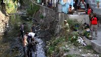 Pelanggar Masker di Solo Dihukum Bersih-bersih Sungai