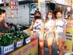 3 Wanita Cantik dan Seksi Ini Sukses Jualan Nasi Jinggo