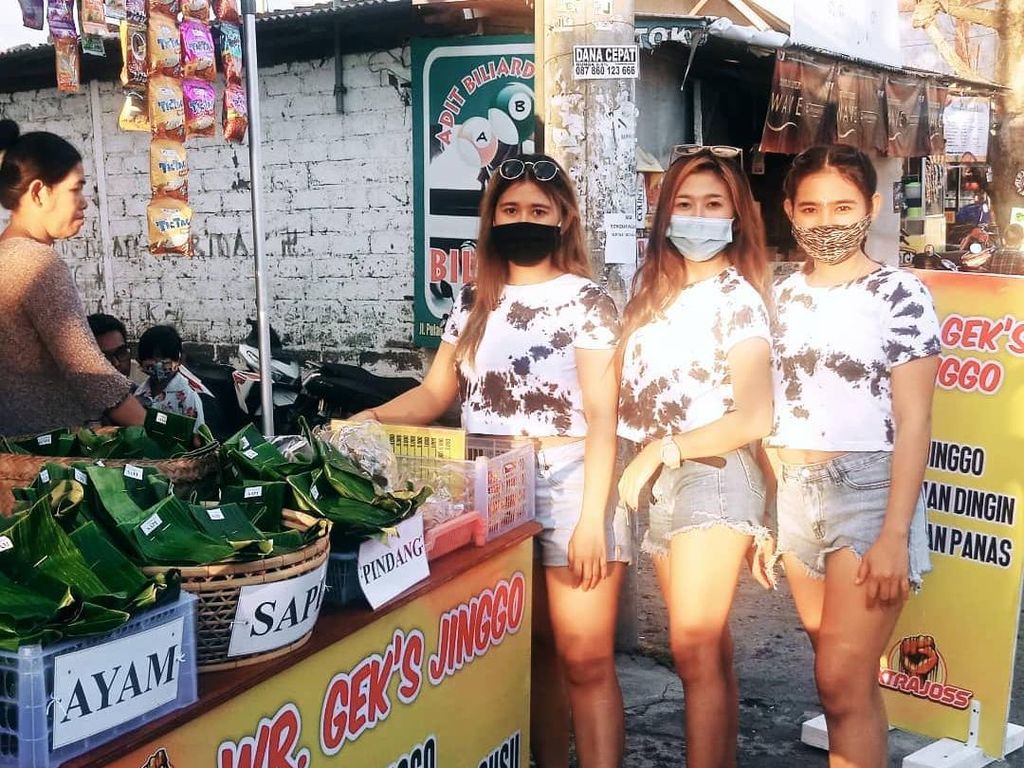3 Wanita Cantik dan Seksi Ini Sukses Jualan Nasi Jinggo 3 Wanita Cantik dan Seksi Ini Sukses Jualan Nasi Jinggo