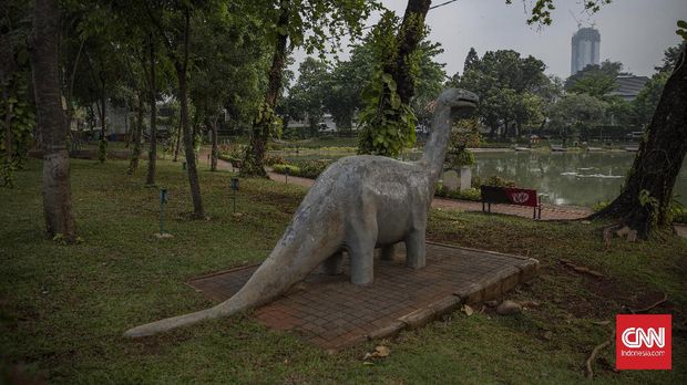 Suasana di Taman Situ Lembang, Jakarta, Jumat, 11 September 2020. Pemprov DKI Jakarta akan kembali menutup ruang publik pada Senin, 14 September 2020 untuk mencegah kerumunan saat pemberlakuan kembali PSBB total guna menekan penyebaran COVID-19.